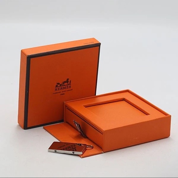 New condition Hermes symbol pendant top with box - Picture 1 of 5